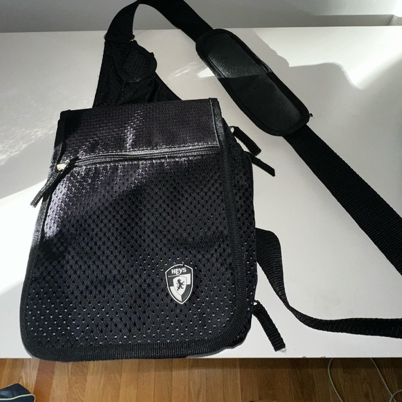 Heys Travelmate  Crossbody Black Expandable - Picture 2 of 8